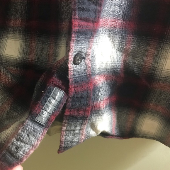 Mens Eddie Bauer L relaxed fit plaid flannel shirt button down red black - Picture 6 of 17